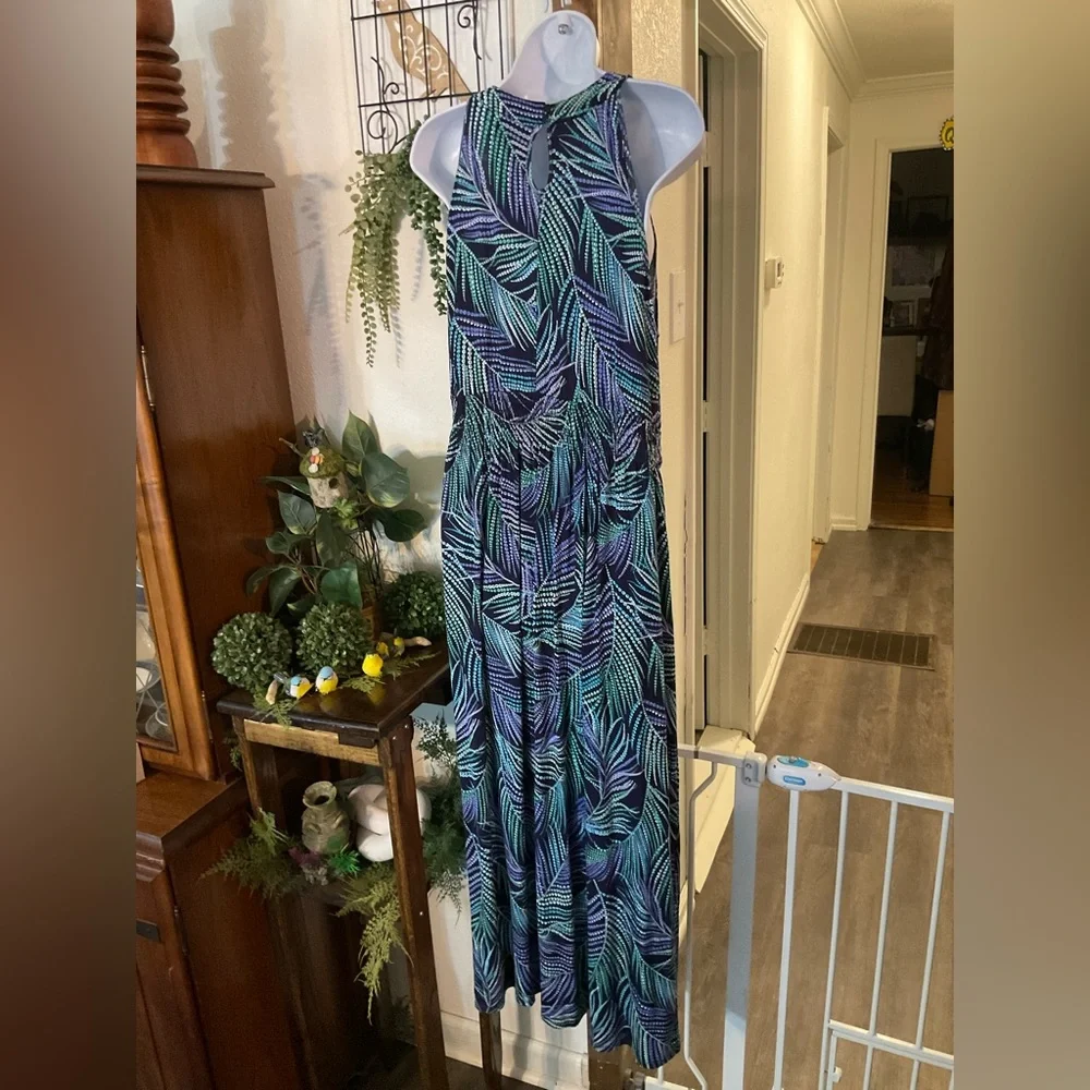 Berkeley Jensen Leaf Print Maxi Dress - Picture 2 of 7